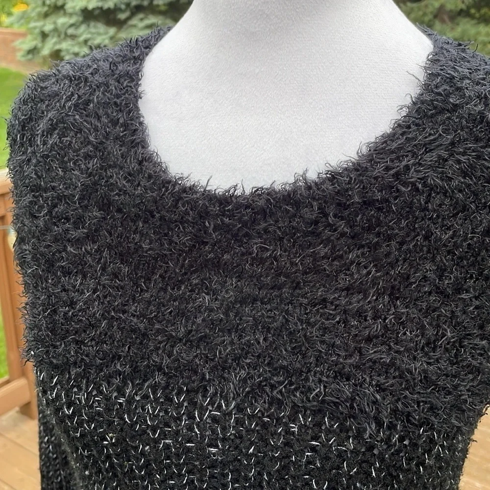 Context Lord & Taylor Fuzzy Sweater Pullover XS, Black & White, GC, - Picture 7 of 16
